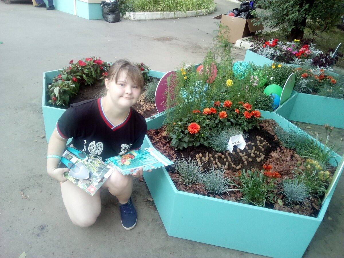 композиция моей доченьки, которая заняла 2 место.