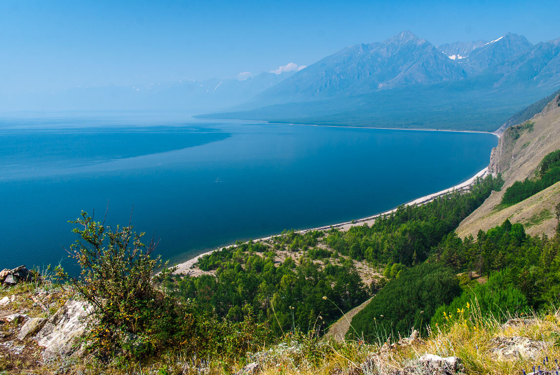 Байкал это точное озеро. Озеро Байкал. Котельников мыс на Байкале. Озеро Байкал вид сверху. Береговая линия озера Байкал.