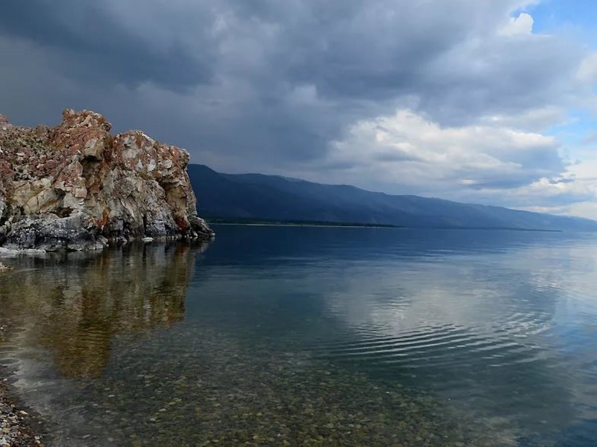 Озеро Байкал. Сибирское озеро Байкал. Природа Байкала. Байкал пресноводное озеро.