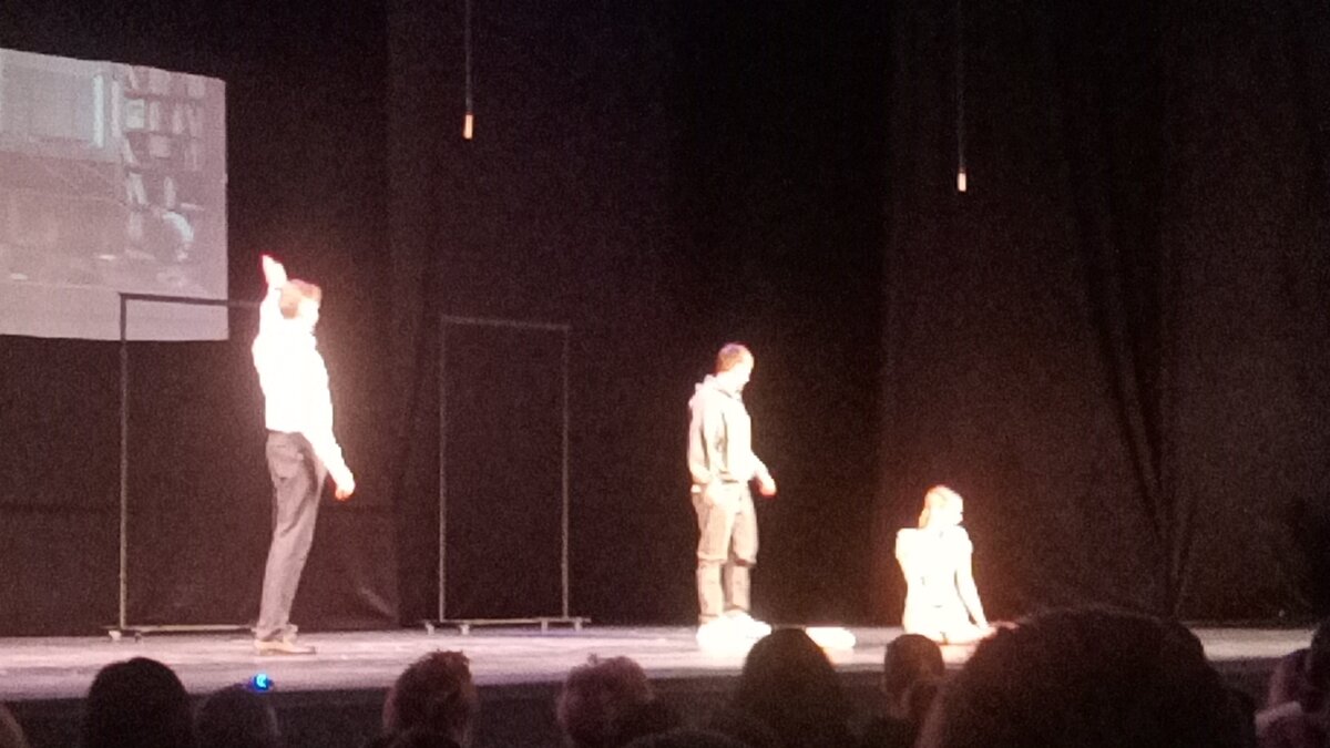 Спектакль дурочка курск. Вахтангова. Спектакль дурочка курск. Театр луны и космическая дурочка. Спектакль дурочка курск.