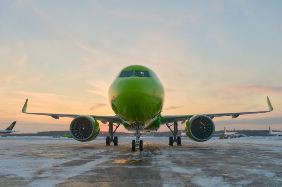    112: о помпаже двигателей севшего в Новосибирске самолета сообщил диспетчер