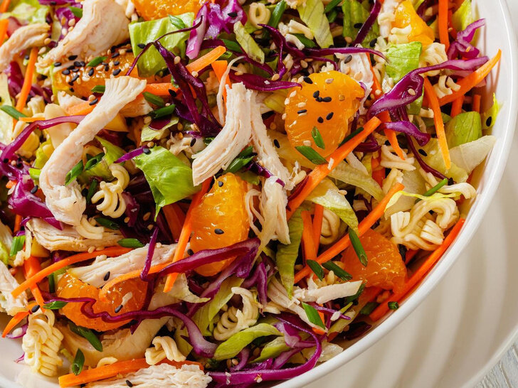 Легкий салат с ярким цитрусовым акцентом.