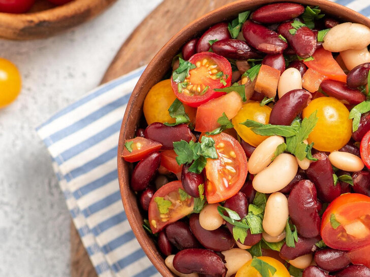 Сытный салат, который может заменить основное блюдо.