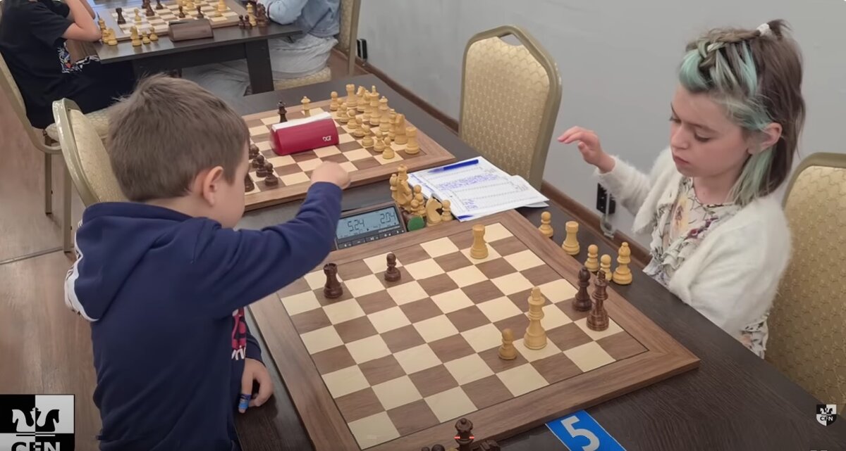 Кадр из ролика трансляции партии Пинкамены.