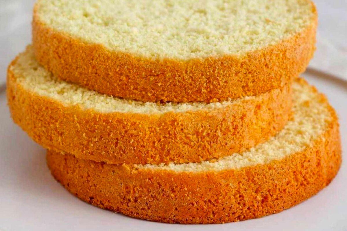 Бисквит для торта пышный. Пышные коржи для торта. Пышные коржи для торта. Классический бисквит для торта. Морковные коржи для торта.