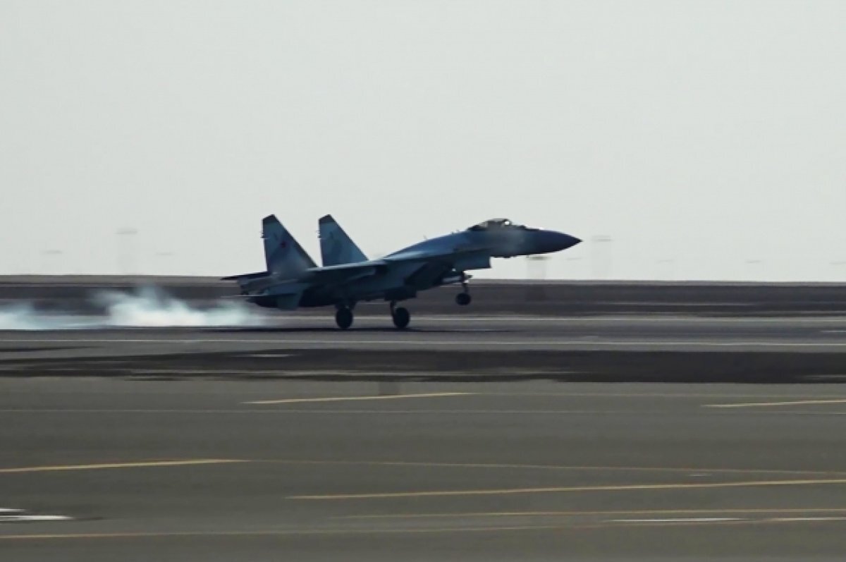    Песков: сопровождение Путина Су-35 в ходе визита показало новую технику РФ
