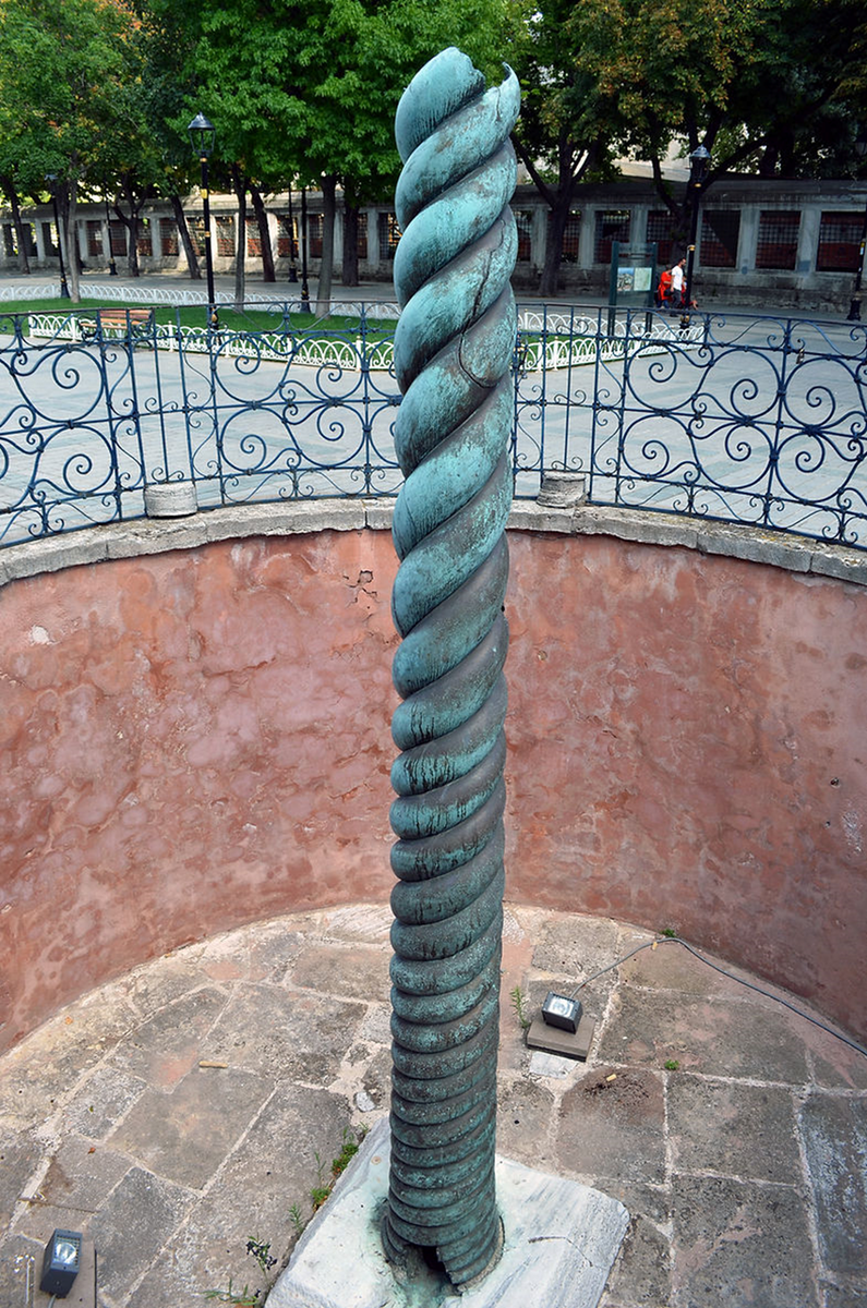 Змеиная колонна