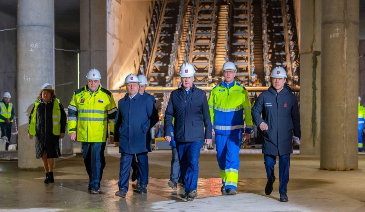     Осмотр строящейся станции «Генерала Тюленева» Фото В. Новикова. Источник: www.mos.ru Автор фото: В. Новикова