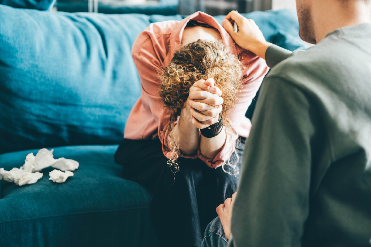 Сессии с психологом могут быть сложным, но необходимым опытом. Фото envato.com