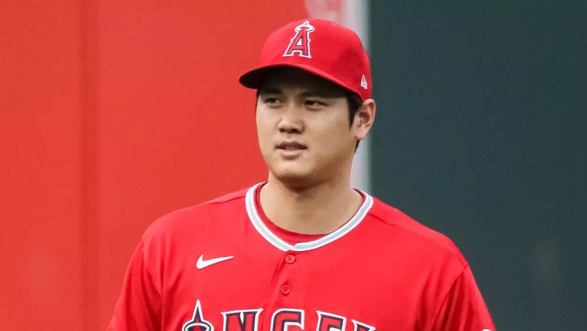     Японский бейсболист Сёхей Охтани и клуб «Лос-Анджелес Доджерс» подписали рекордный контракт в истории мирового спорта. В рамках соглашения на 10 лет игрок получит 700 млн долларов.