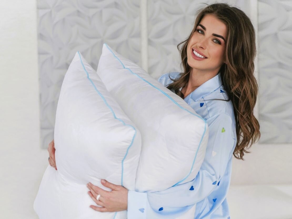 Анатомические подушки DreamCode на Wildberries с уникальным мягким и в тоже время упругим наполнителем - микроволокном "Лебяжий пух". Искусственный лебяжий пух - это экологически чистый наполнитель, созданный при помощи современных технологий, который имитирует естественный пух.