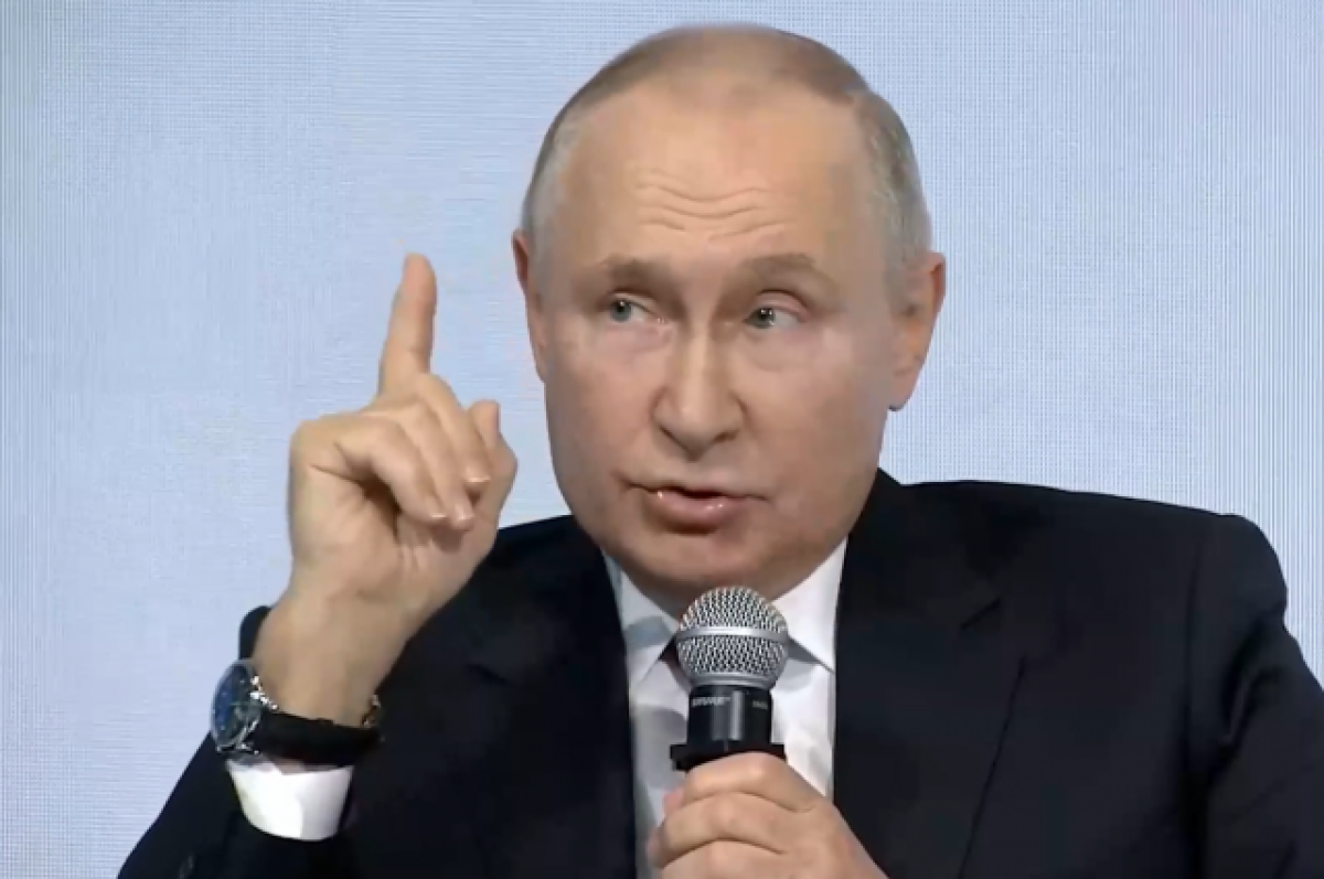    Офицер Дэвис назвал слова главы Пентагона об угрозе ЕС от Путина абсурдом