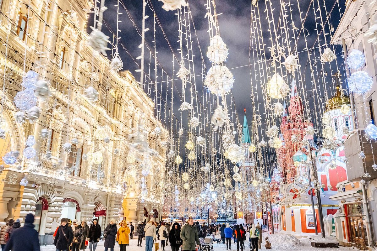 Погода в москве на рождество 2024. Новогодняя инсталляция. Красивые новогодние улицы. Рождественская инсталляция. Никольская улица Москва зимой.