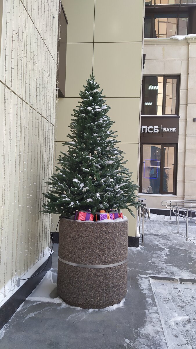 Около БЦ Дубровин