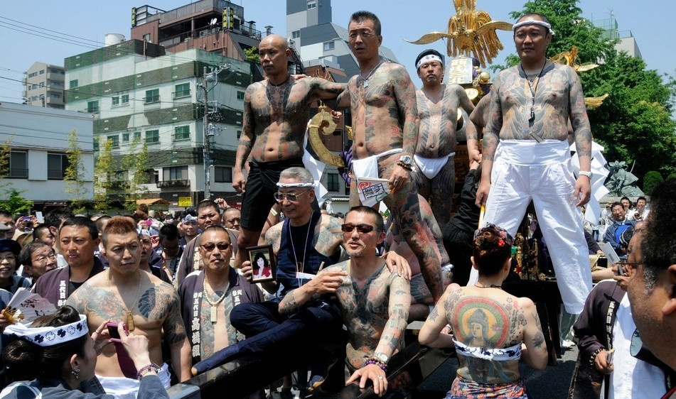 Клан якудза в японии. Якудза мафия в японии. Якудзе кто такие в японии. Сандзя-мацури якудза. Якудза 2006.