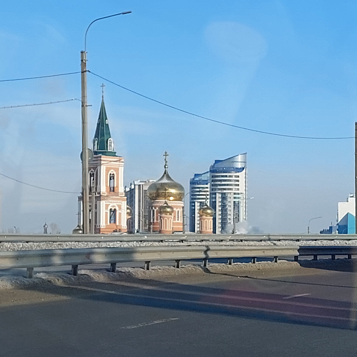 Вот и монастырь женский красивый быстро мелькает