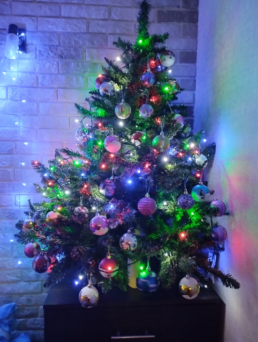 Ёлка, которую я ставила три дня. 