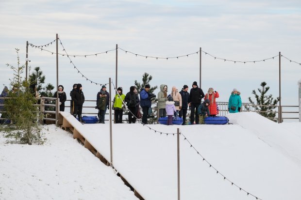 цпкио волгоград снежные горки. горка на цпкио волгоград.