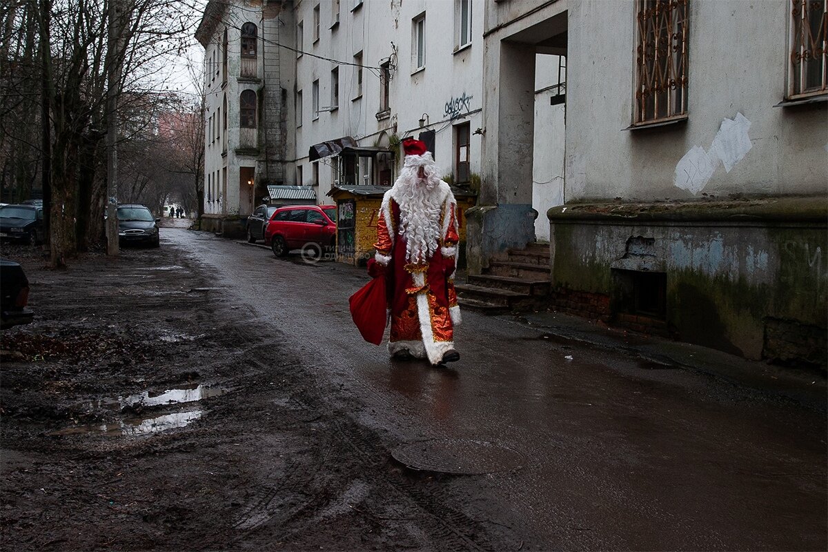 И тогда ваш Дед Мороз будет куда более радостным, чем этот:)