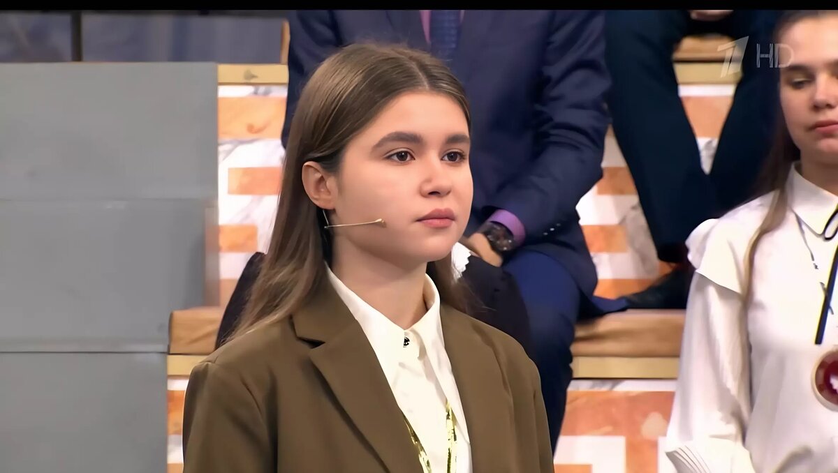     Нижегородская школьница Софья Сарычева вышла в полуфинал программы «Умницы и умники» (12+). Выпуск вышел в эфир на Первом канале 9 декабря.
