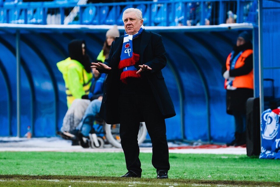    Сергей Ташуев по итогам года выступил в роли доброго Деда Мороза для воронежских болельщиков. со страницы ФК "Факел" ВКонтакте.