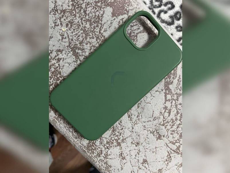    Чехол Commo очень плотный и лучше сохраняет тепло, оберегая смартфон от выключения