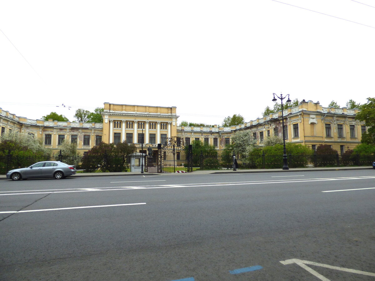 Бывшая Николаевская Академия Генерального штаба