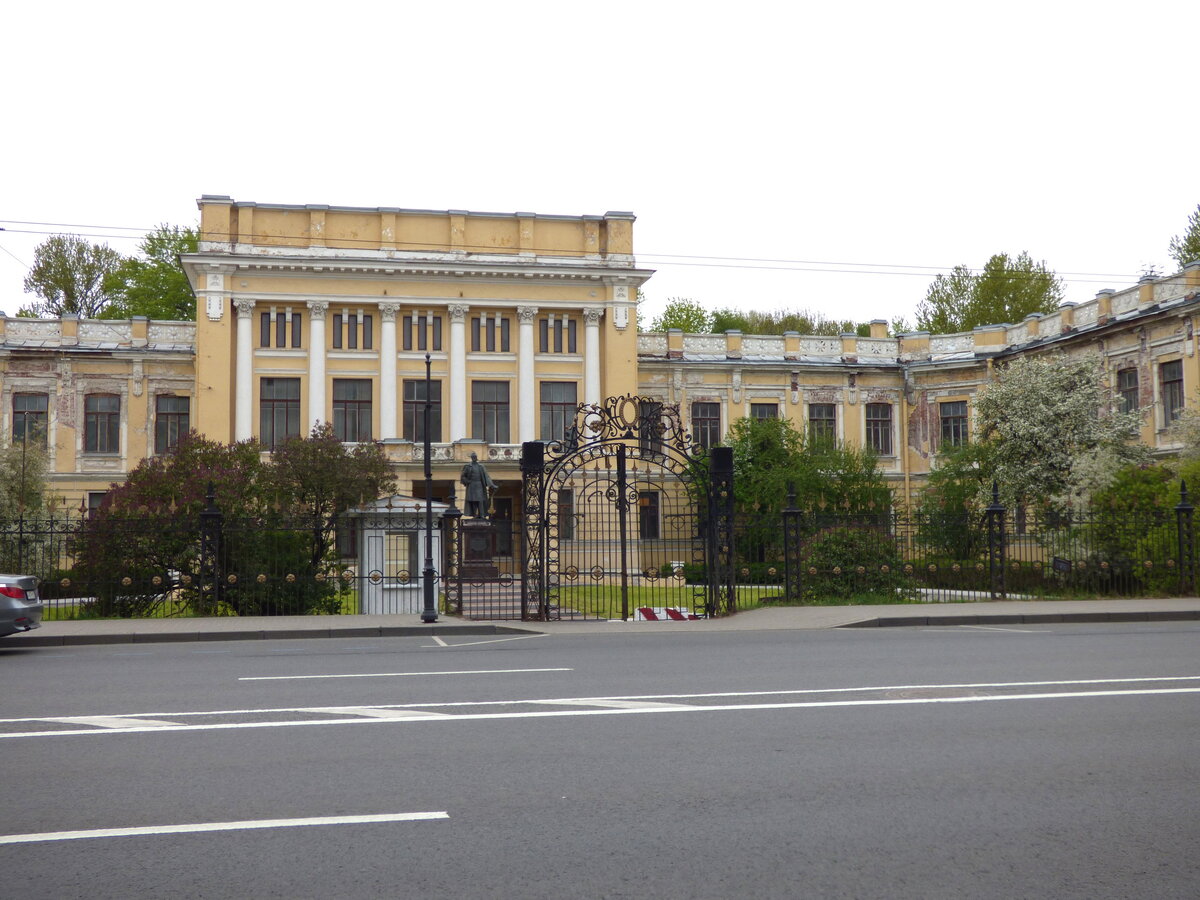 Бывшая Николаевская Академия Генерального штаба