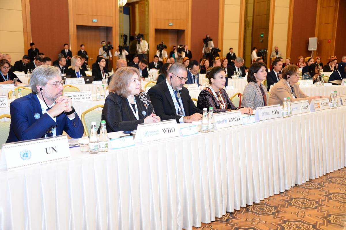 Следует напомнить, что в 2020 году в рамках вышеназванной организации Национальный Лидер туркменского народа, Председатель Халк Маслахаты Гурбангулы Бердымухамедов предложил разработать программный документ, включающий основные принципы солидарной деятельности государств-членов в борьбе с эпидемиями, а также комплекс мер, нацеленных на их предупреждение и искоренение.Выступая за активизацию многостороннего партнёрства медицинских сообществ по линии научной дипломатии, за последние годы наша страна выдвинула целый ряд инициатив, в том числе об учреждении таких международных и региональных инструментов, как Специальная программа ВОЗ по изучению генома коронавируса, Многосторонний механизм Всемирной организации здравоохранения по борьбе с пневмонией, Методический центр ВОЗ по лечению и профилактике острых инфекций, Центральноазиатский региональный центр эпидемиологии, вирусологии и бактериологии.