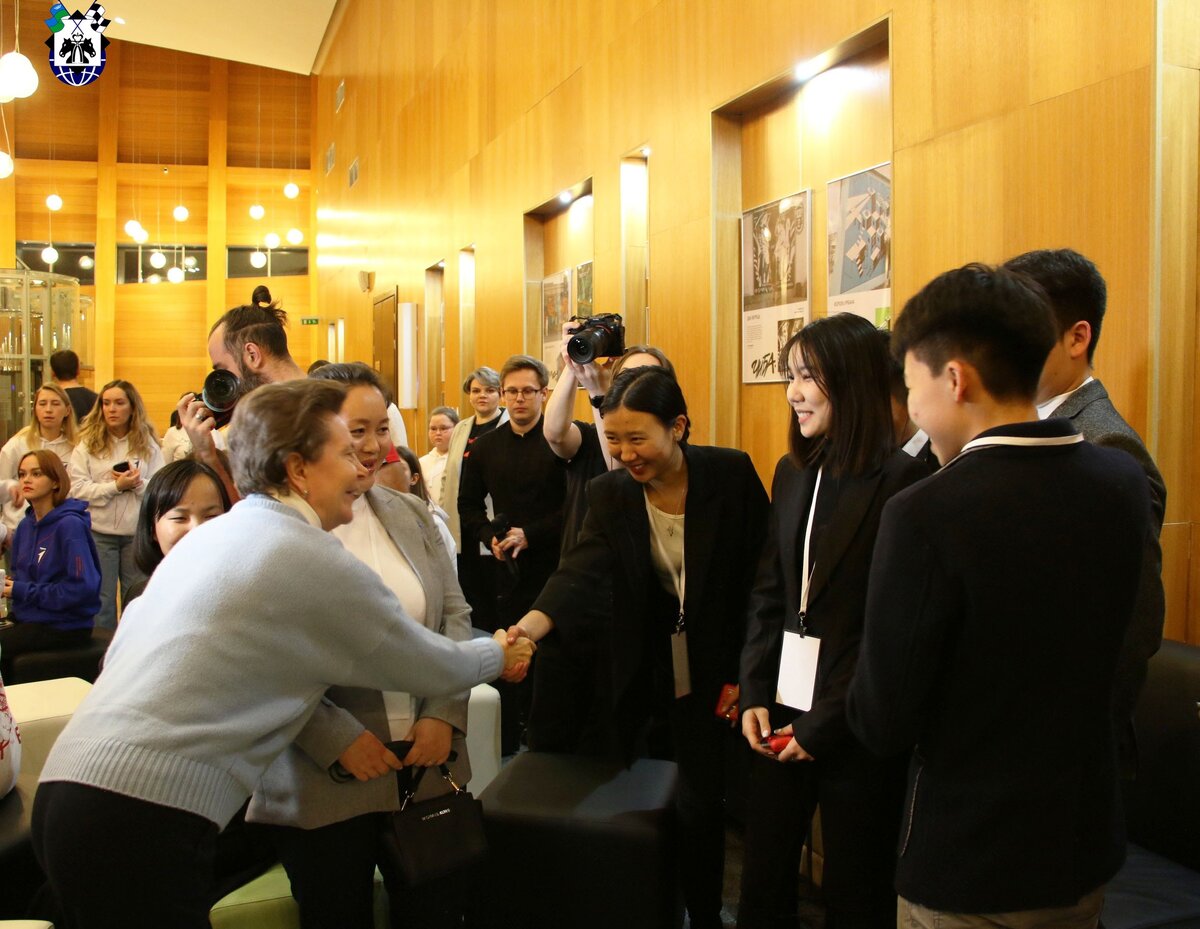    Наталья Комарова встретилась с участниками турнира по быстрым шахматам «Игра началась!»