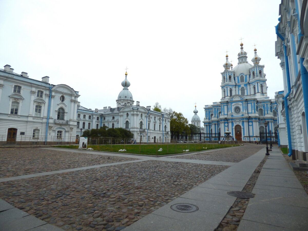 Смольный монастырь