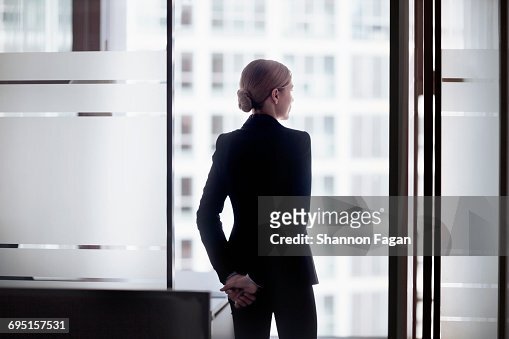 источник https://www.gettyimages.com/detail/photo/businesswoman-standing-looking-out-office-window-royalty-free-image/695157531?phrase=business+woman&adppopup=true