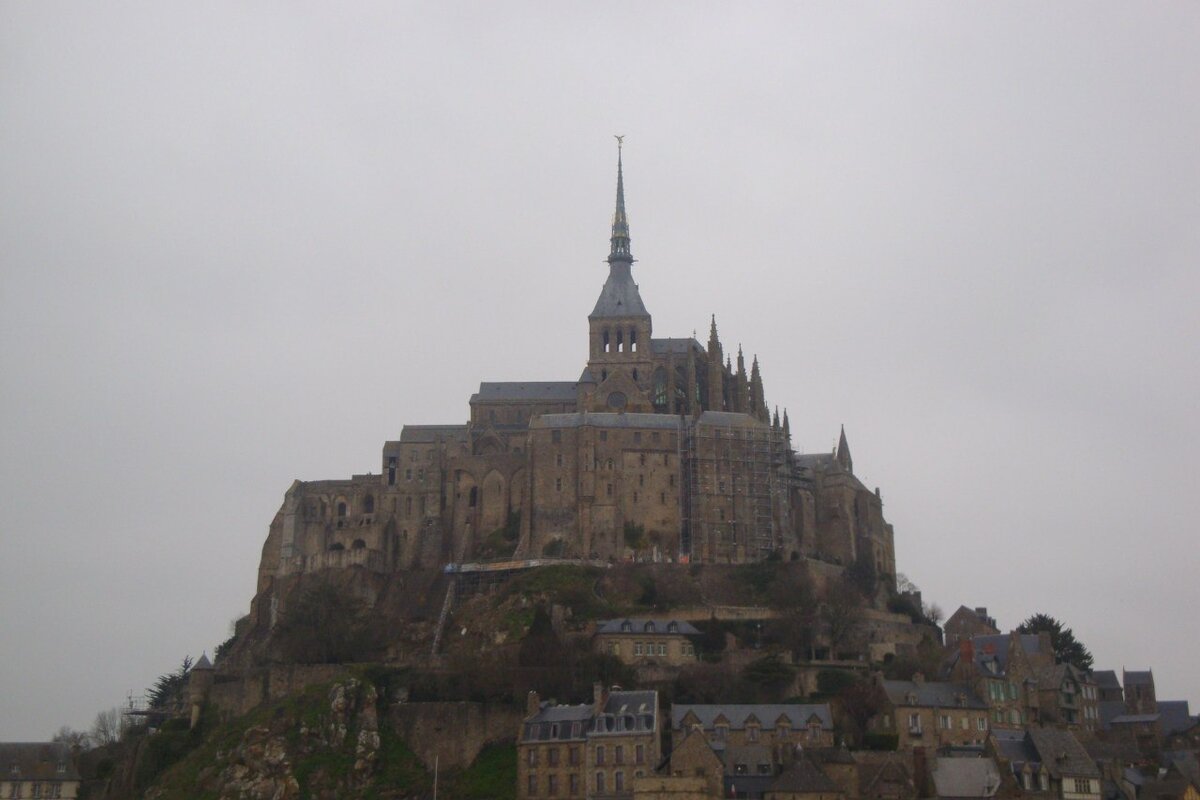 Древнее аббатство Мон-Сен-Мишель