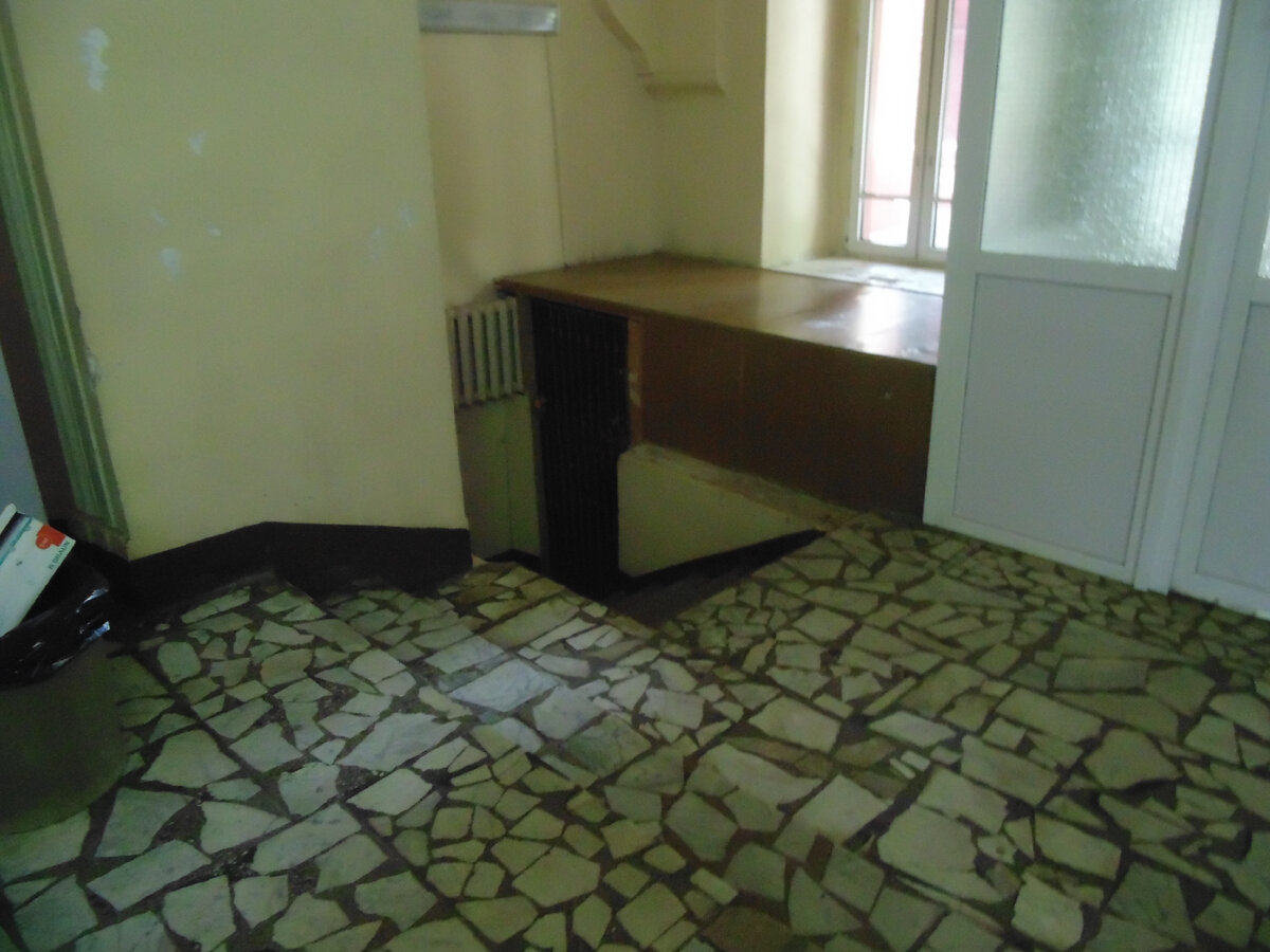 Вход в склеп с захоронениями братьев Бахрушиных, их жен и сына Владимира одного из старших Бахрушиных. Фото автора канала "Воспоминание обо всем..."
