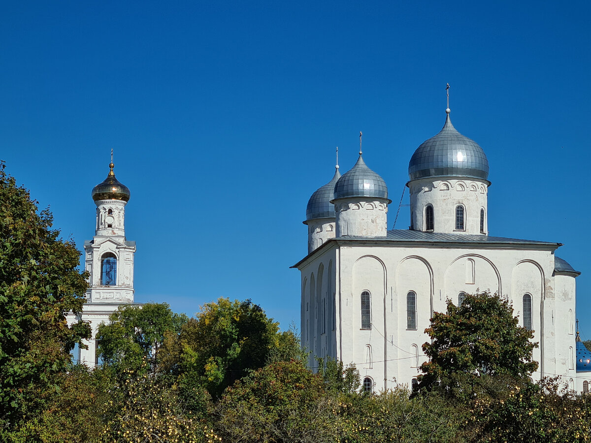 Георгиевский собор и Надвратная колокольня