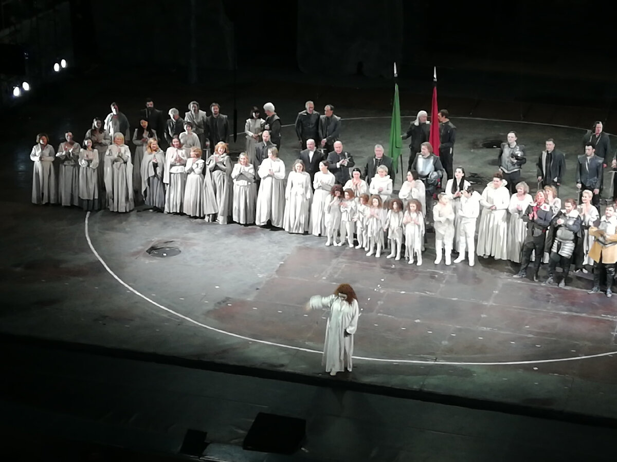 Семенчук кланяется
