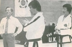 Президент и основатель ИТФ Чой Хонг Хи, мастер Ри Ки Ха, генеральный секретарь и председатель технического комитета ИТФ Пак Дзюн Тэ.