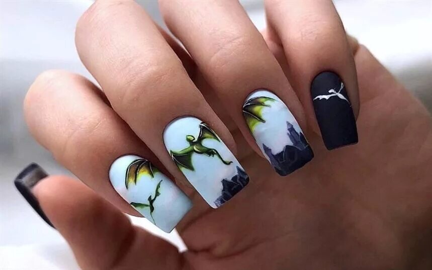 маникюр с драконом на ногтях. новогодний маникюр дракон. маникюр со змеей. маникюр унесенные призраками хаку. маникюр с символом года 2024 дракона.