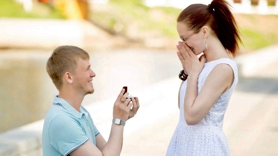 Стоит ли ждать предложения. Мотиваторы. Мужчина просит руку и сердце. Смешные записки из ведьмака. Попросить руку и сердце.