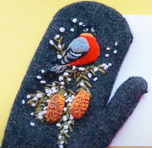    Вышитые снегири   
Источник: Скриншот из видео