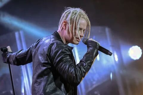 SHAMAN, по словам фанатов, является исполнителем-патриотом