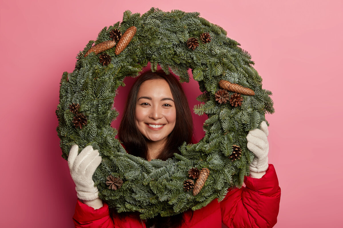     Не только дверь: куда ещё можно повесить новогодний венок
