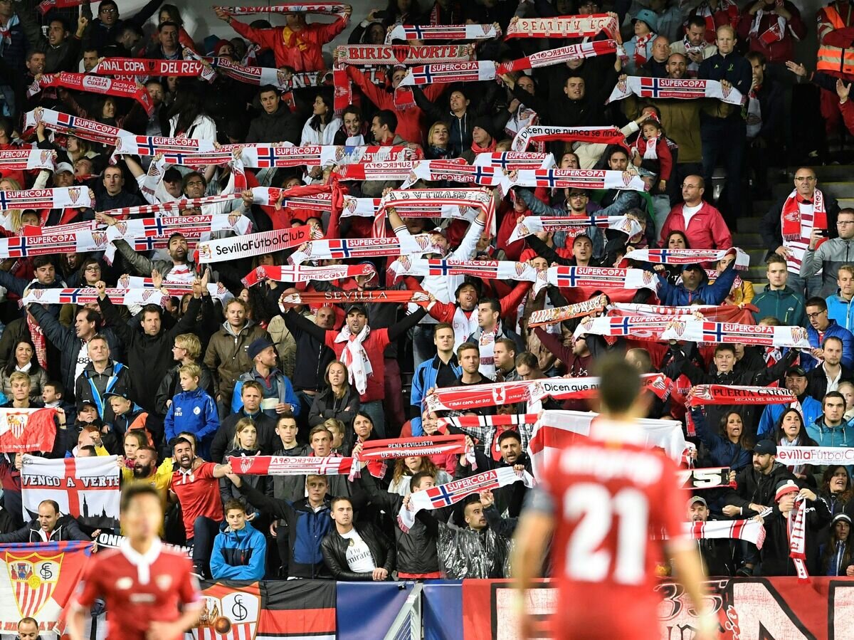    Болельщики Севильи на финальном матче за Суперкубок УЕФА между "Реалом" и "Севильей". 9 августа 2016© Jonathan Nackstrand