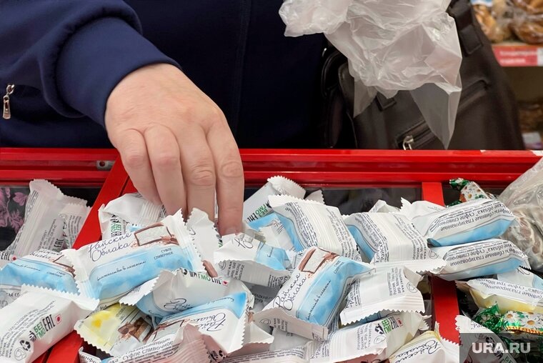    В магазине ЯНАО продали червивые конфеты