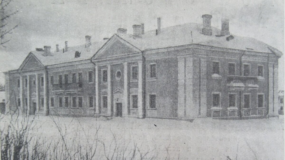 Жилой дом №8 по Пожарному проезду (ныне – 3-я Парковая улица, 13). Фотография 1946 г. Источник: журнал "Городское хозяйство Москвы", №1, 1947. 