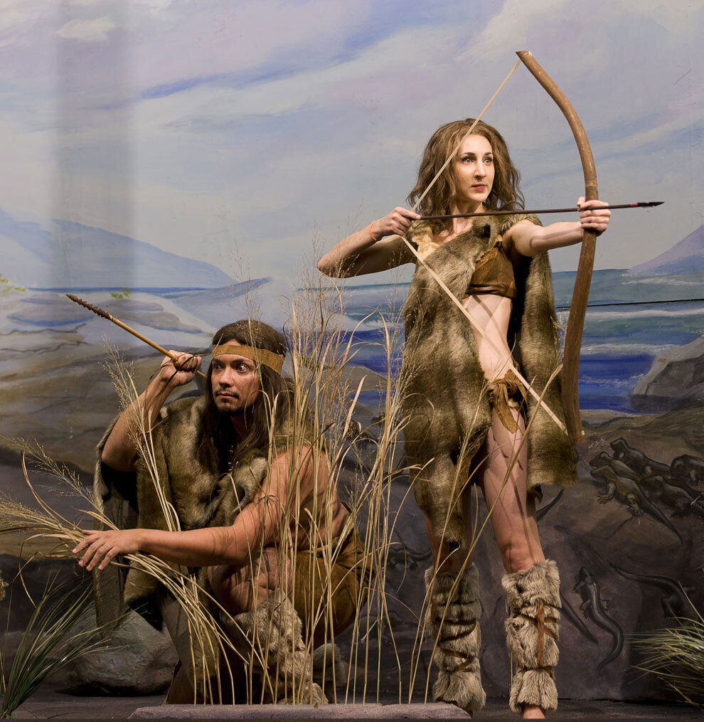 Первобытные девушки. Первобытный охотник. Древние люди. Доисторическая женщина. Женская одежда первобытных людей.