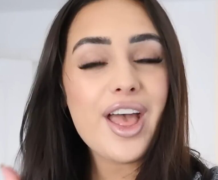 Amy Rose Walker Tongue Mouth Open 