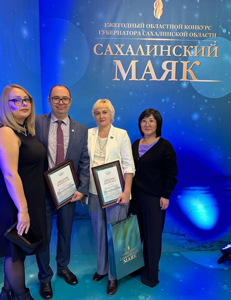 Татьяна Иванова (вторая справа) с призерами конкурса