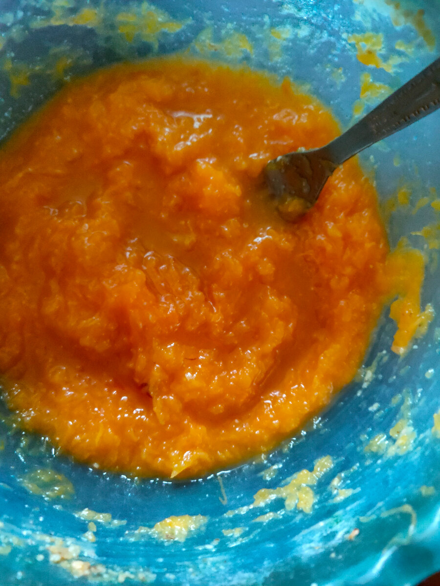 Тыкву разминаю просто вилкой. Фото автора.