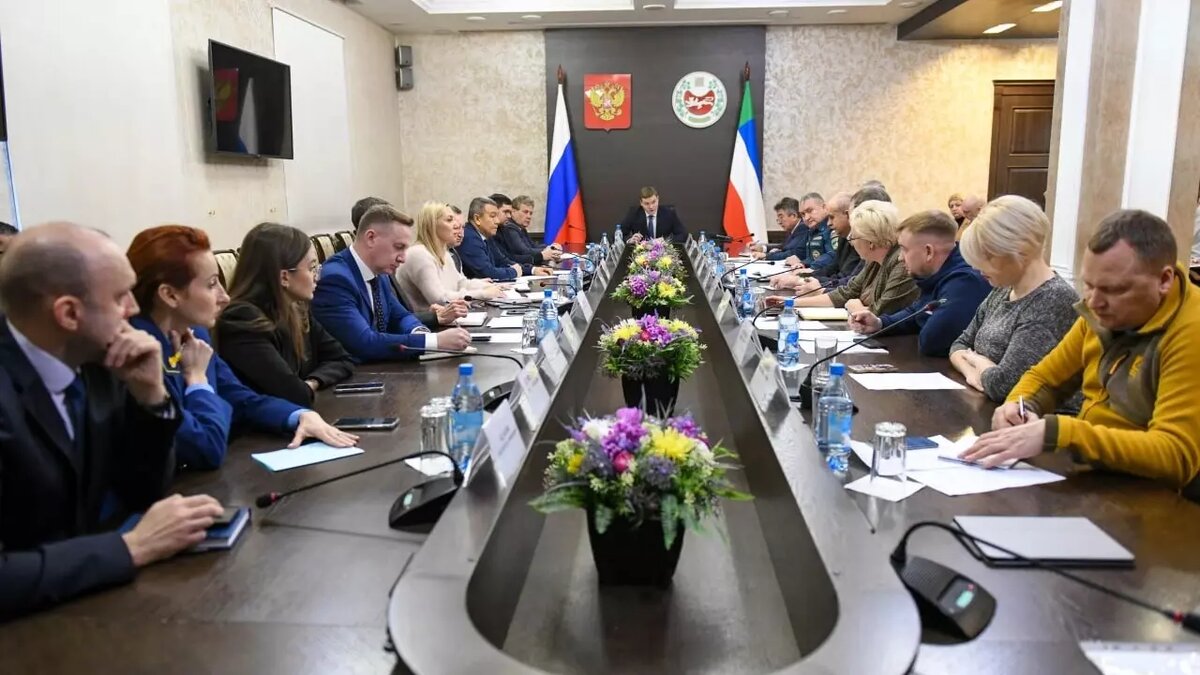     В правительстве Хакасии прошло оперативное заседание штаба республиканской комиссии по чрезвычайным ситуациям. Это уже второй оперштаб за последние несколько дней. Рассказываем, к чему власти пришли в этот раз.